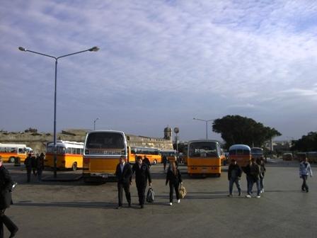 De bussen in Valletta