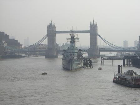 De HMS Belfast voor de Tower Bridge