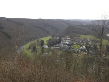 Uitzicht over de rivier la Semois in de Ardennen